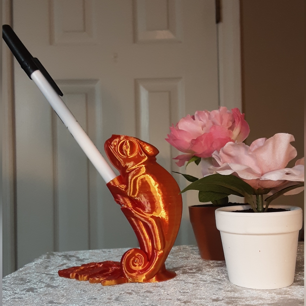 Handmade 3D Chameleon On a Branch With Leaf Pen Holder